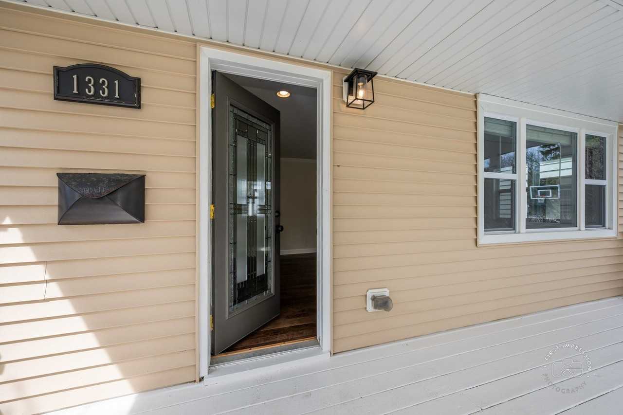 1331 N Main St - Photo 4 of 36