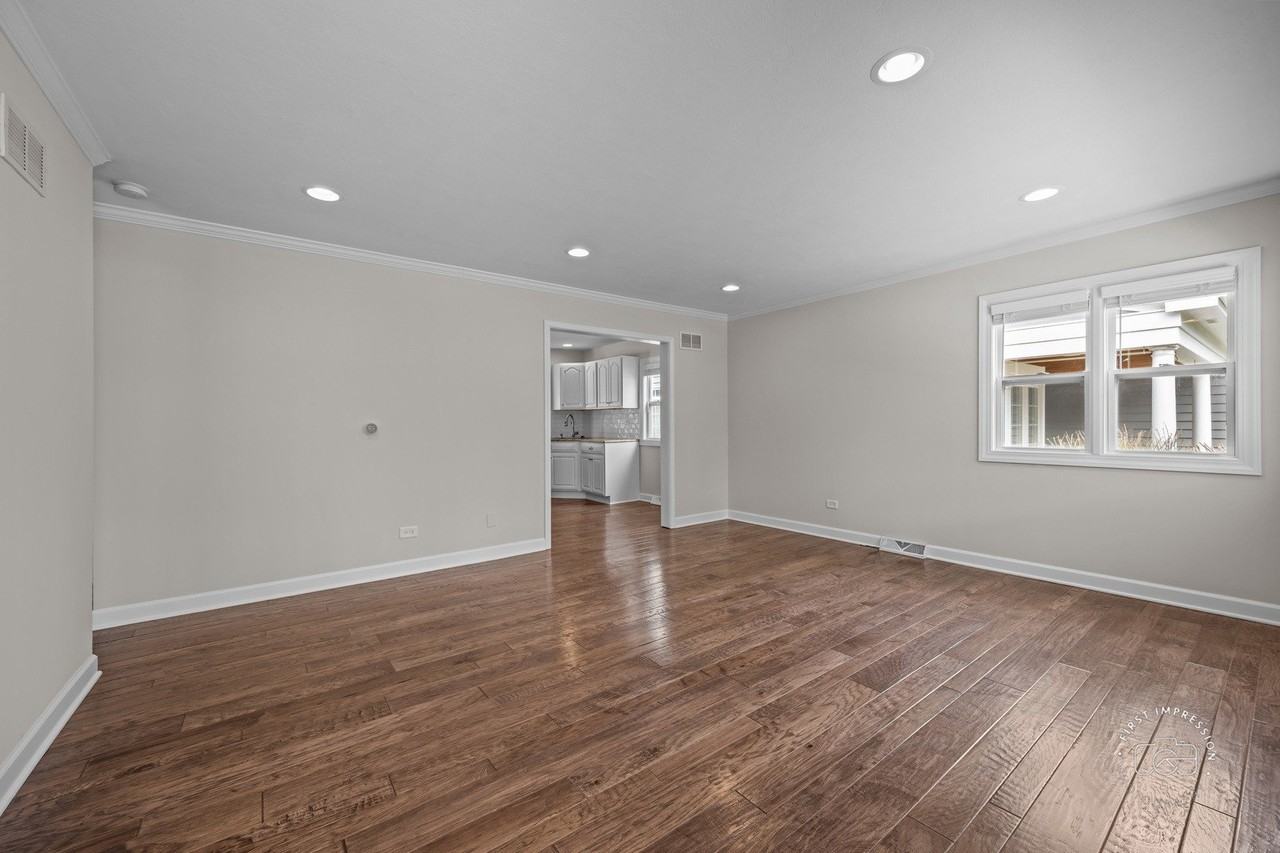 1331 N Main St - Photo 5 of 36