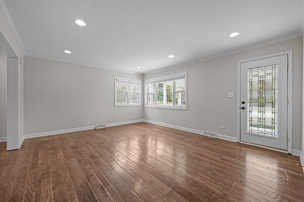 1331 N Main St - Photo 6 of 36