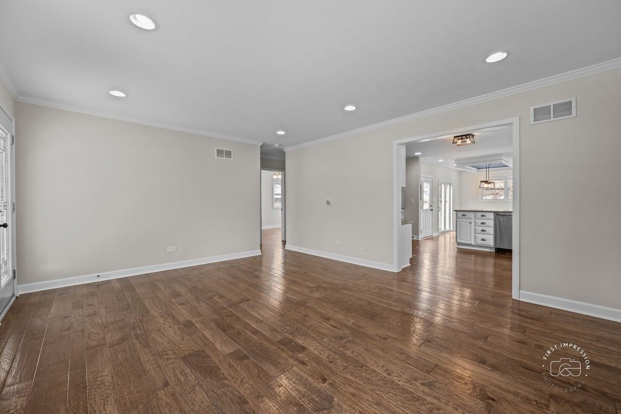 1331 N Main St - Photo 7 of 36