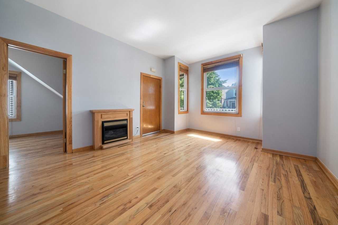 3934 N Francisco Ave #1 - Photo 2 of 8