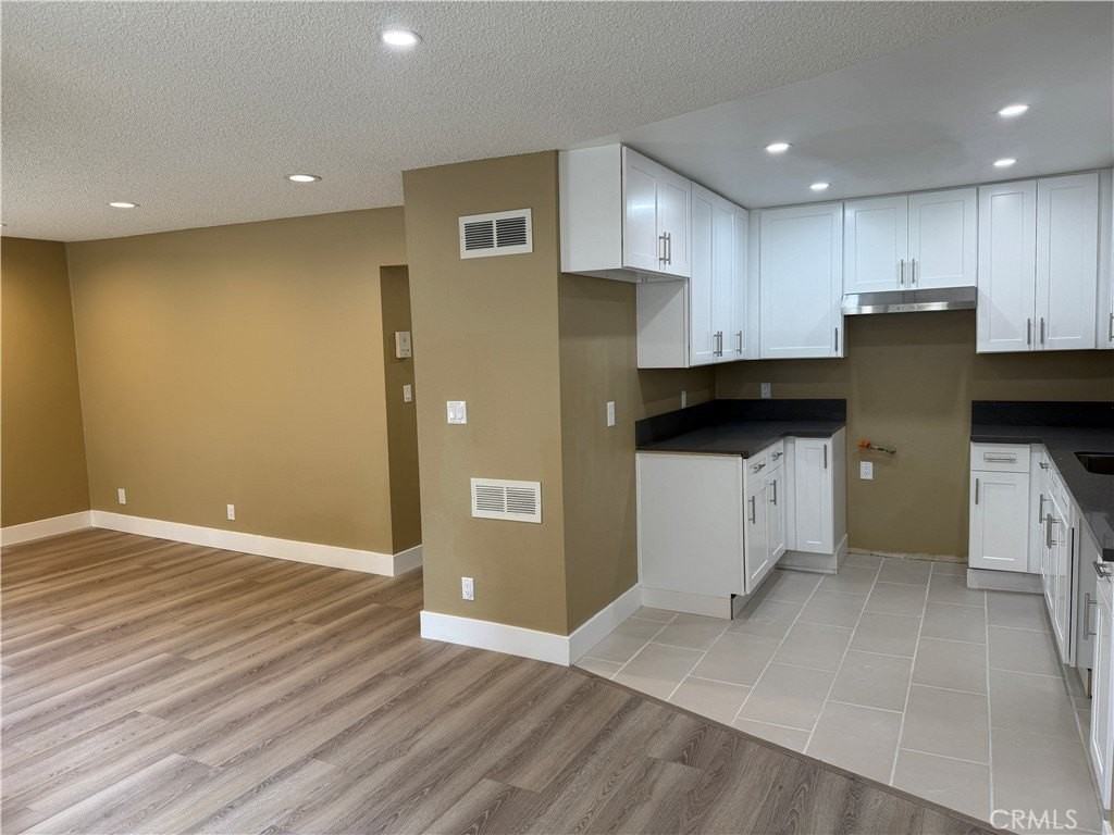 219 E Maple St #2 - Photo 4 of 19