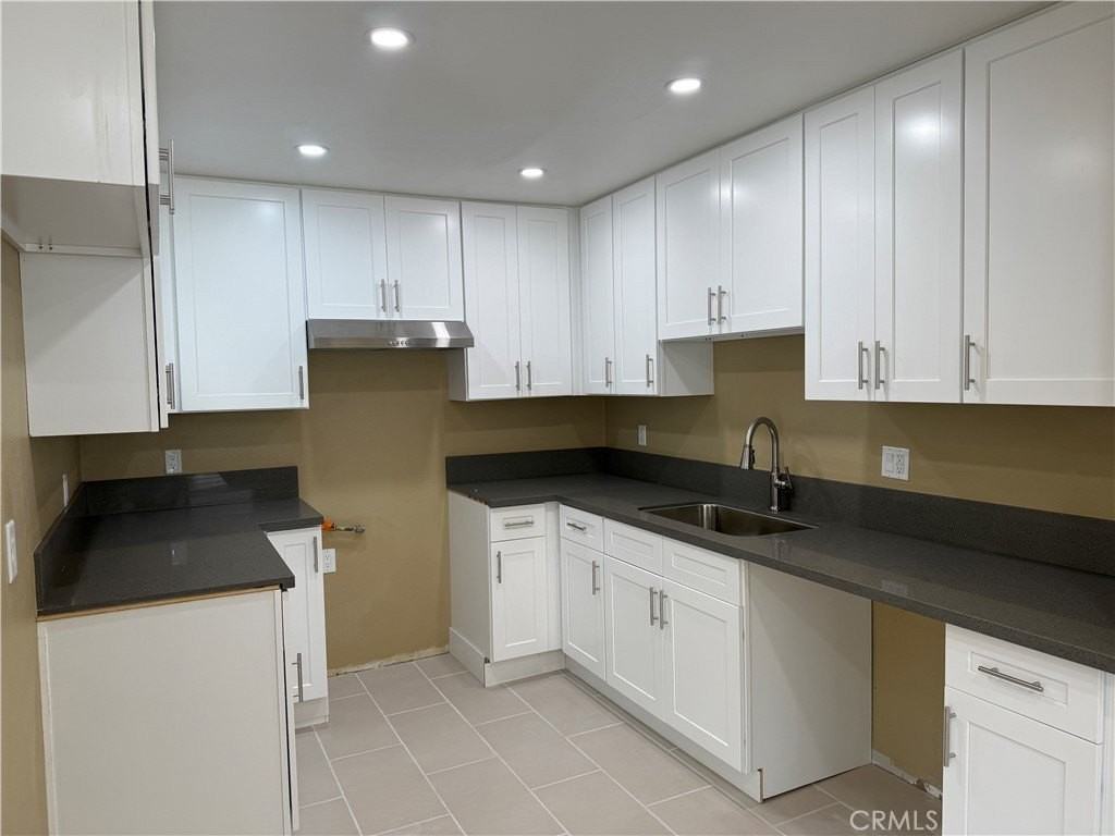 219 E Maple St #2 - Photo 5 of 19