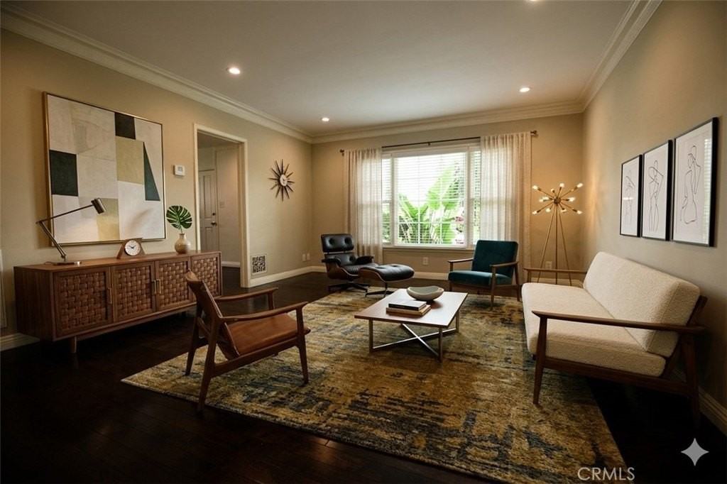 435 N Van Ness Ave - Photo 3 of 13