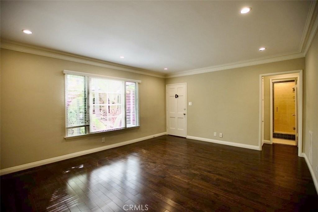 435 N Van Ness Ave - Photo 5 of 13