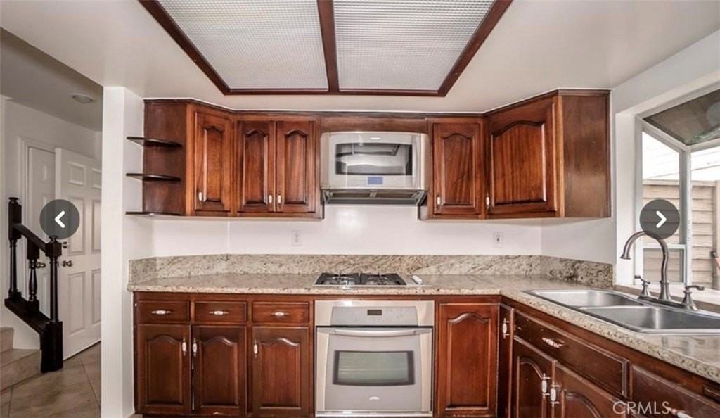 9846 California Ave - Photo 4 of 9