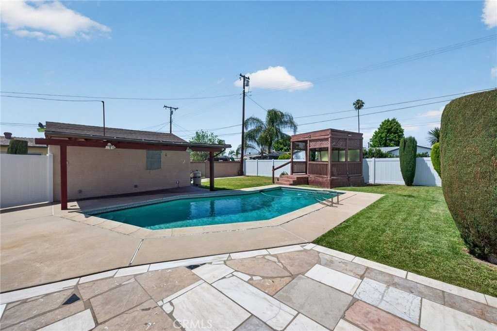 1245 E Mobeck St - Photo 3 of 43
