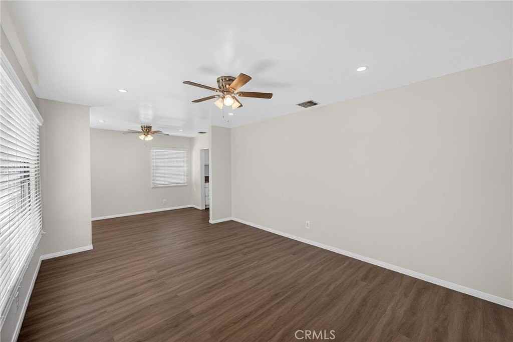 1245 E Mobeck St - Photo 7 of 43