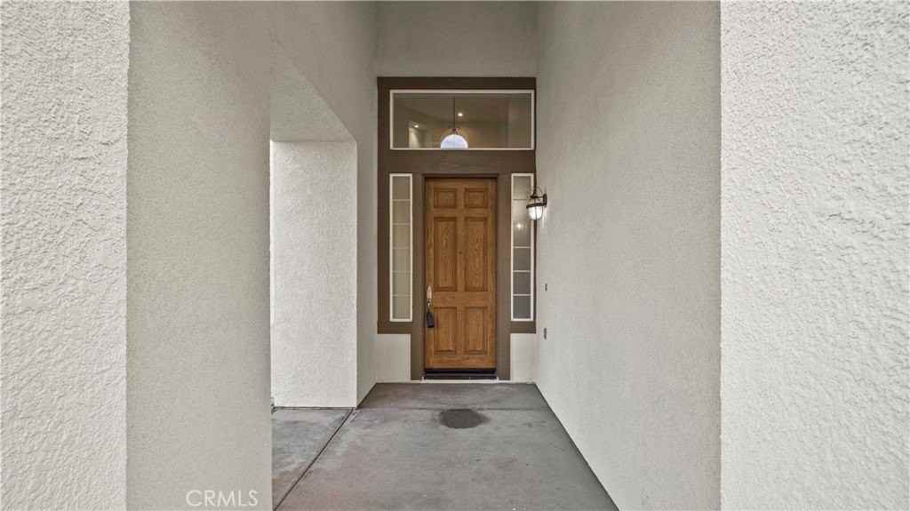 1728 Tamarron Dr - Photo 3 of 33