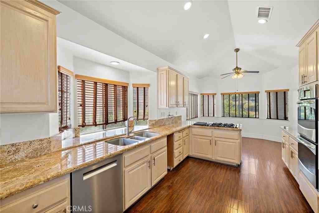 34042 Cambridge Rd - Photo 6 of 16