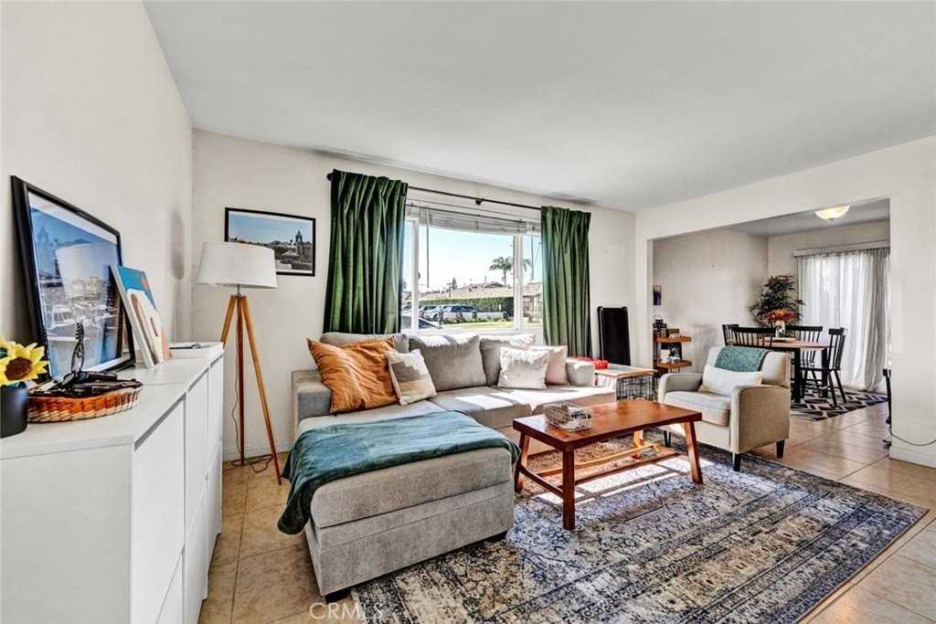 664 Center St #A - Photo 5 of 28