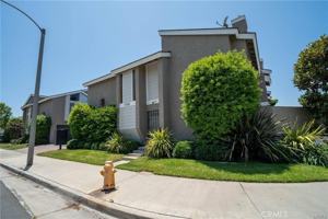 featured image of 17121 Green Ln #D