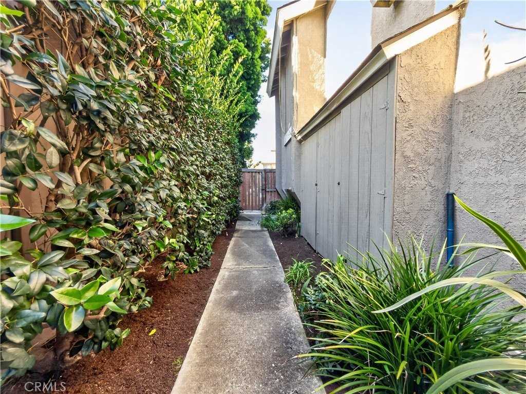 17121 Green Ln #D - Photo 4 of 20