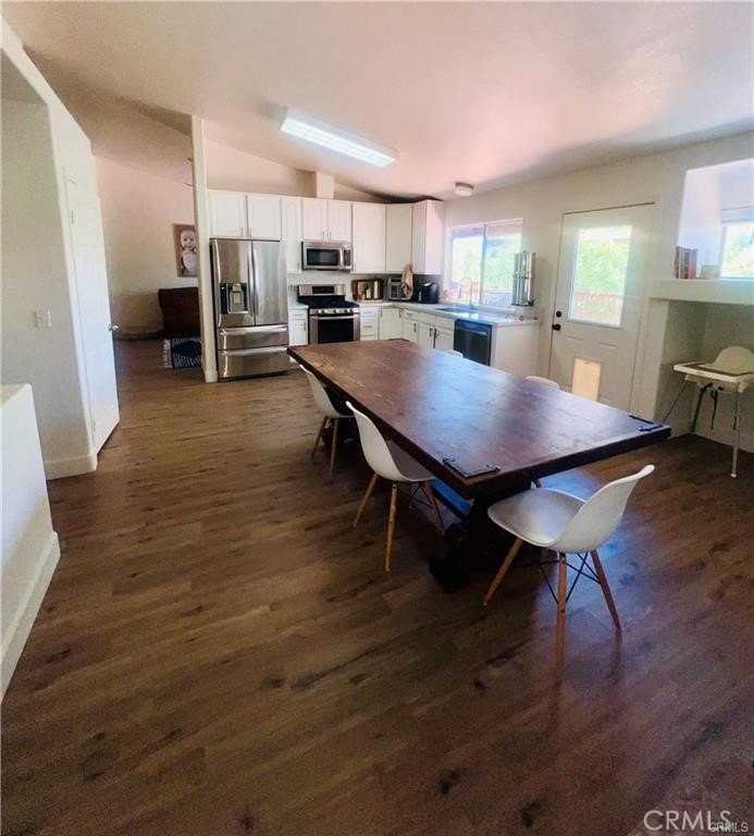 33260 Lorimer St - Photo 5 of 28
