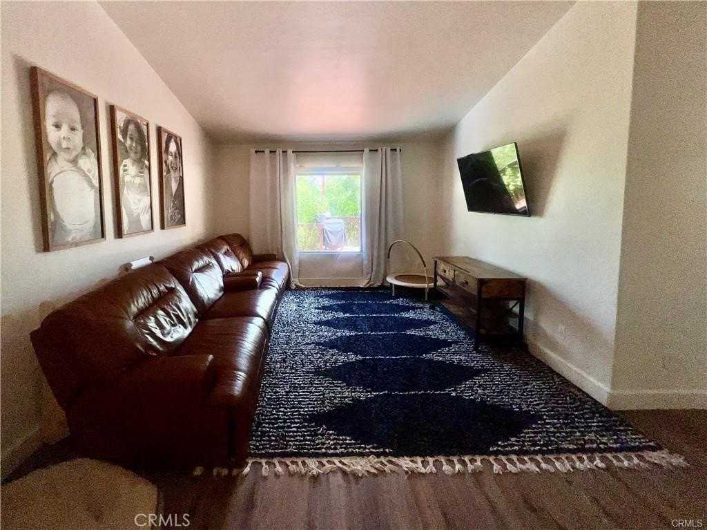 33260 Lorimer St - Photo 6 of 28