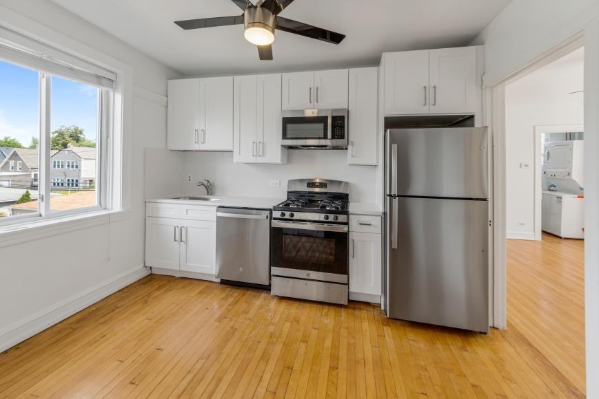 3048 W Cornelia Ave - Photo 2 of 10