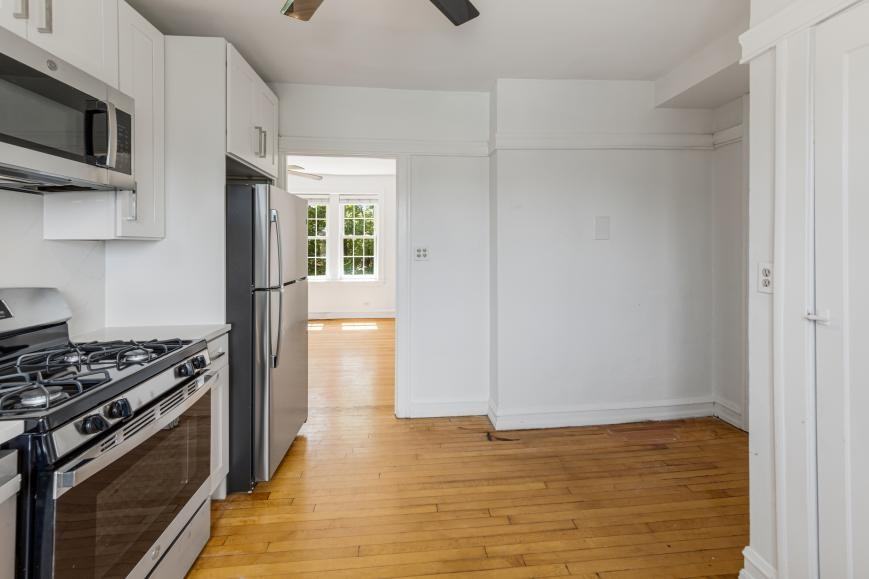 3048 W Cornelia Ave - Photo 3 of 10