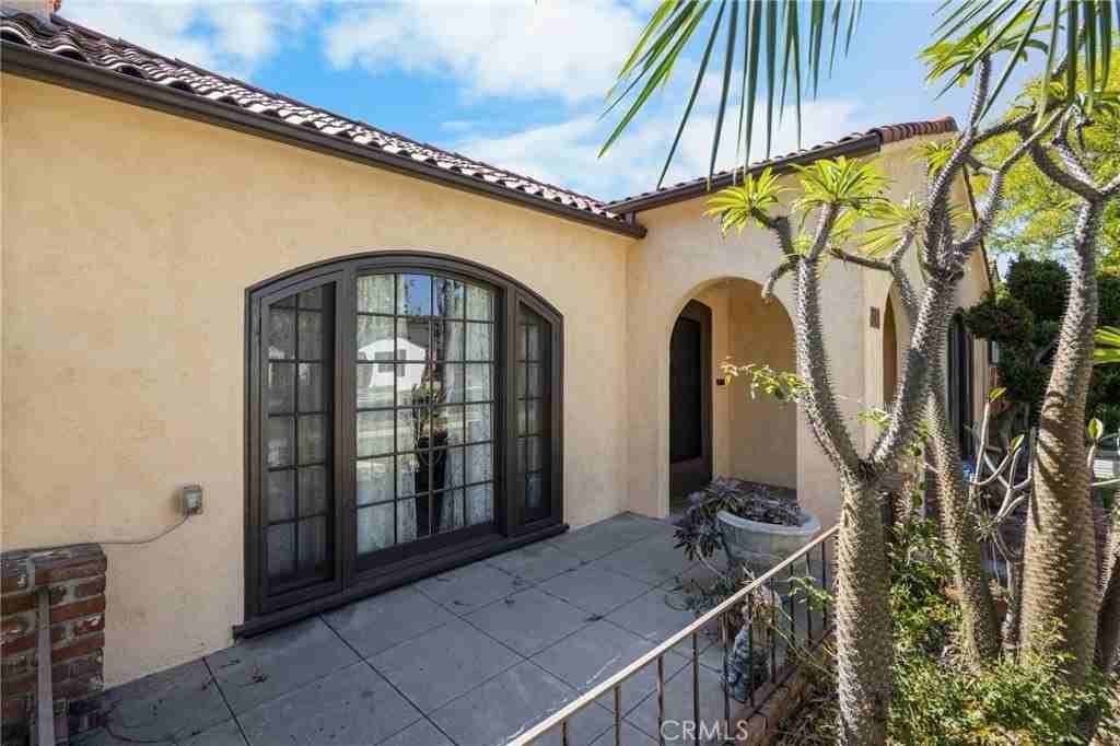 301 N Janss St - Photo 4 of 26