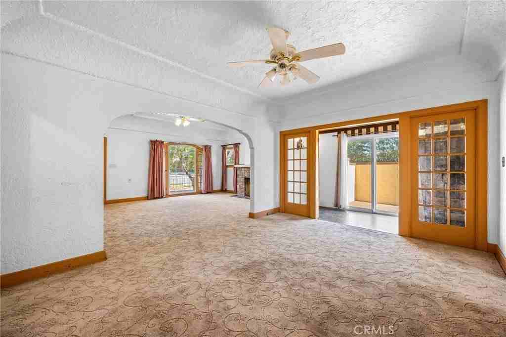 301 N Janss St - Photo 7 of 26
