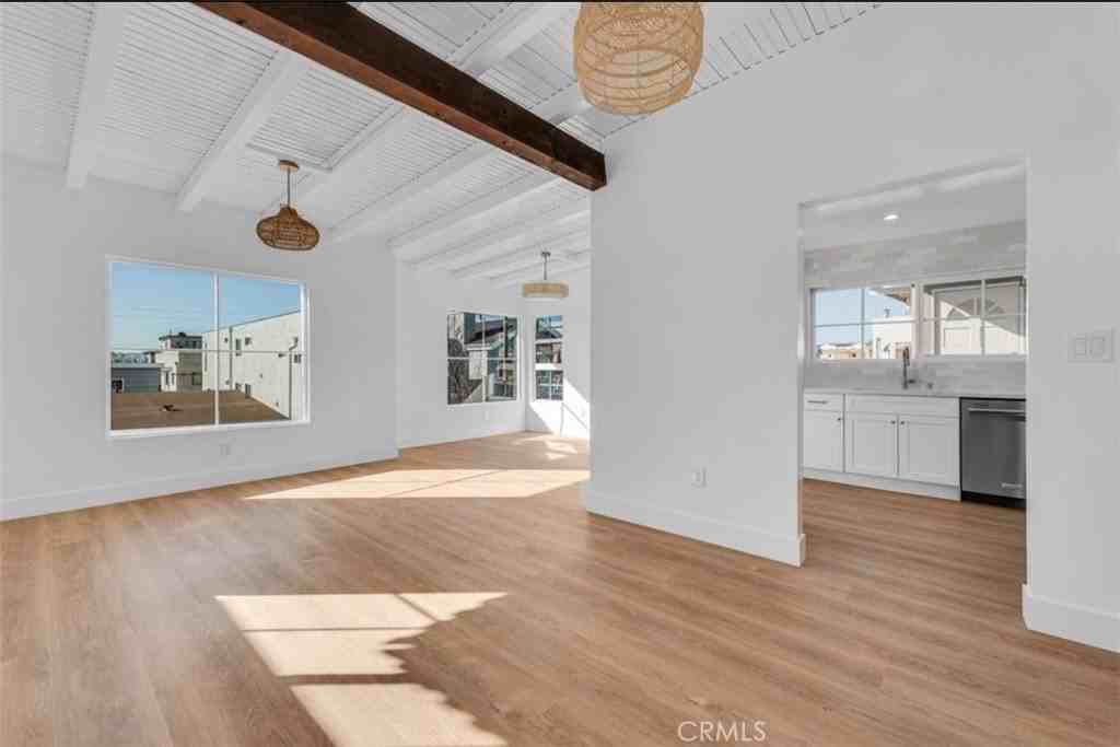 451 30th St - Photo 3 of 22