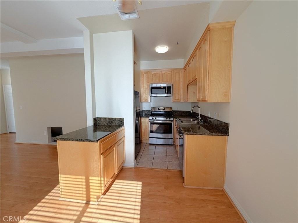 2440 Purdue Ave #101 - Photo 7 of 21