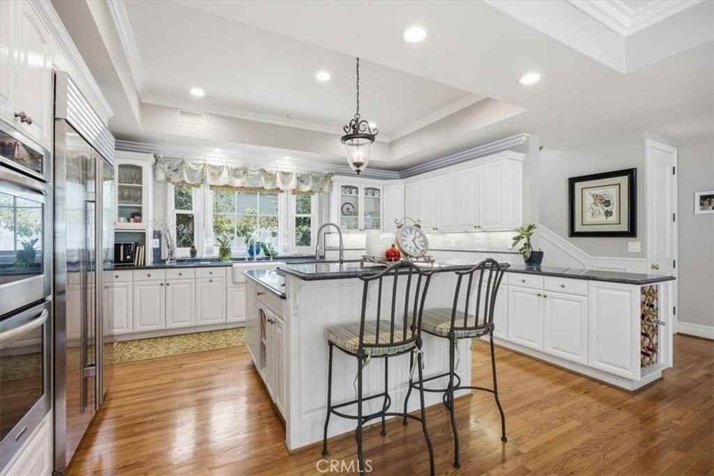 558 31st St - Photo 6 of 39