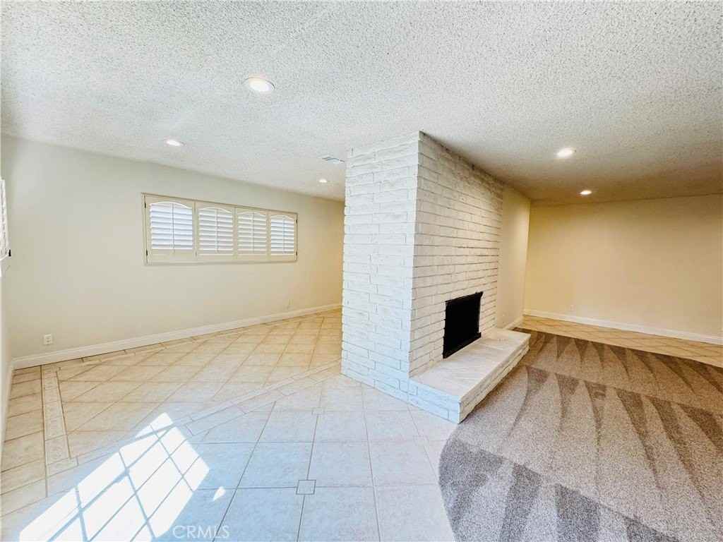 12538 Collins St - Photo 4 of 32