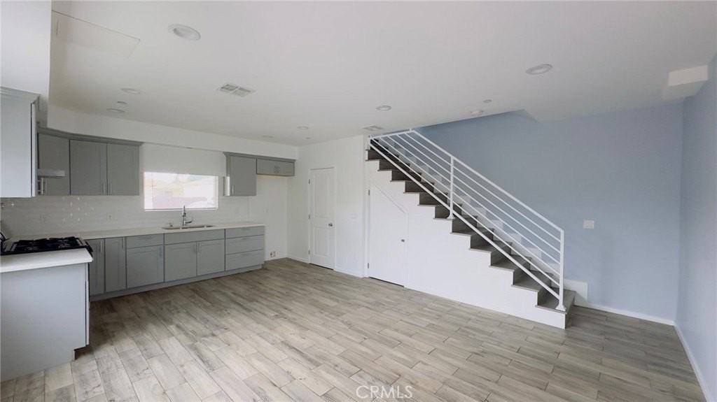 6719 Vineland 1/2 - Photo 2 of 20