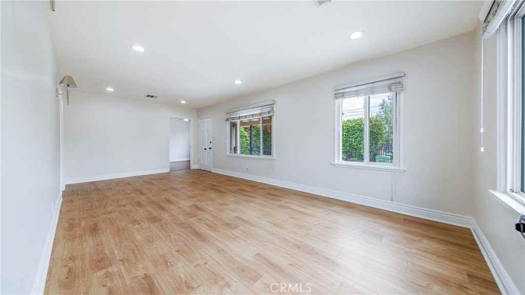 6443 Agnes Ave - Photo 3 of 16
