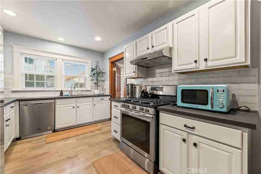 736 Redondo Ave - Photo 3 of 27