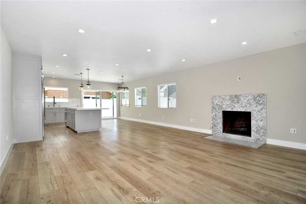 22446 Berdon St - Photo 3 of 18