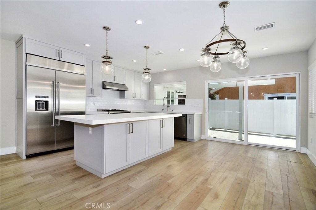 22446 Berdon St - Photo 4 of 18