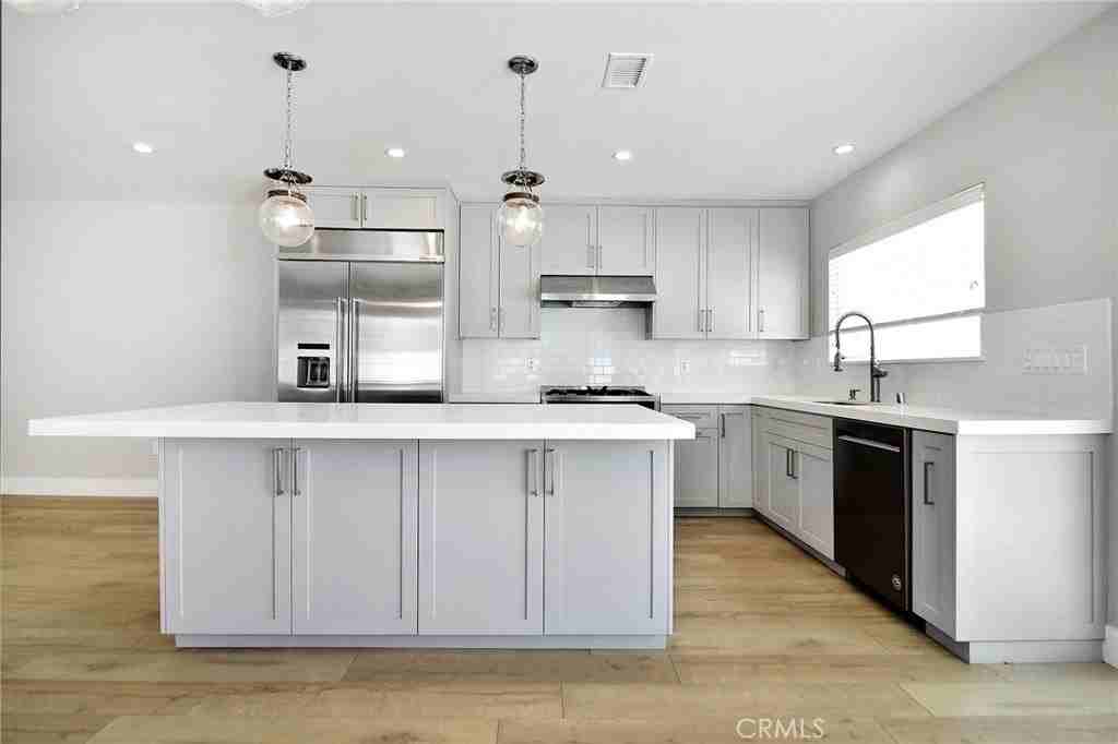 22446 Berdon St - Photo 6 of 18