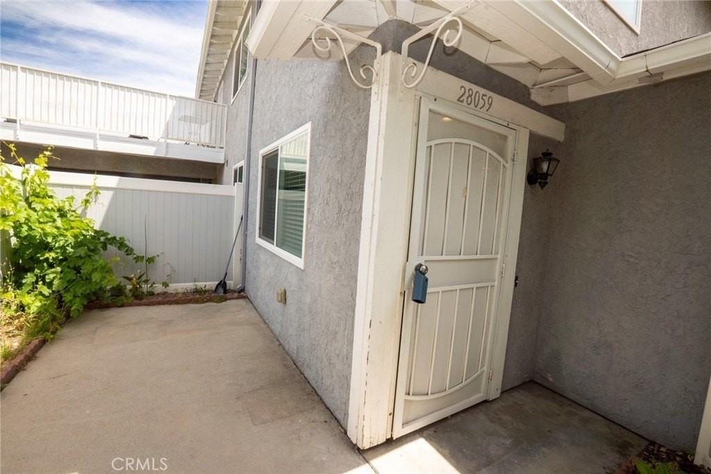 28059 Robin Ave - Photo 2 of 16