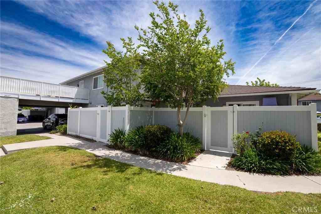 28059 Robin Ave - Photo 3 of 16
