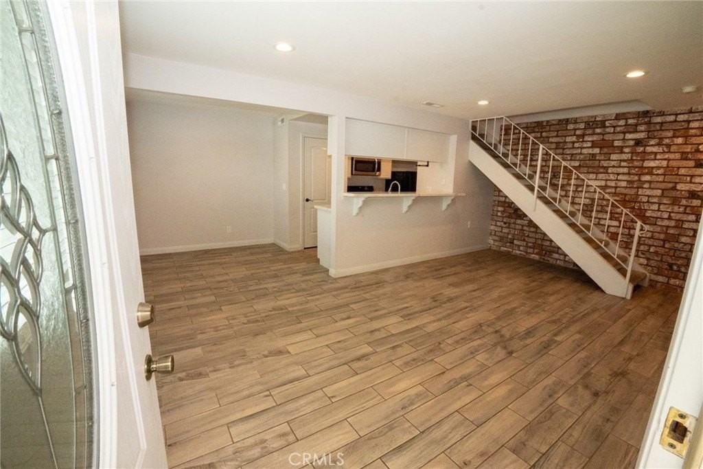 28059 Robin Ave - Photo 4 of 16