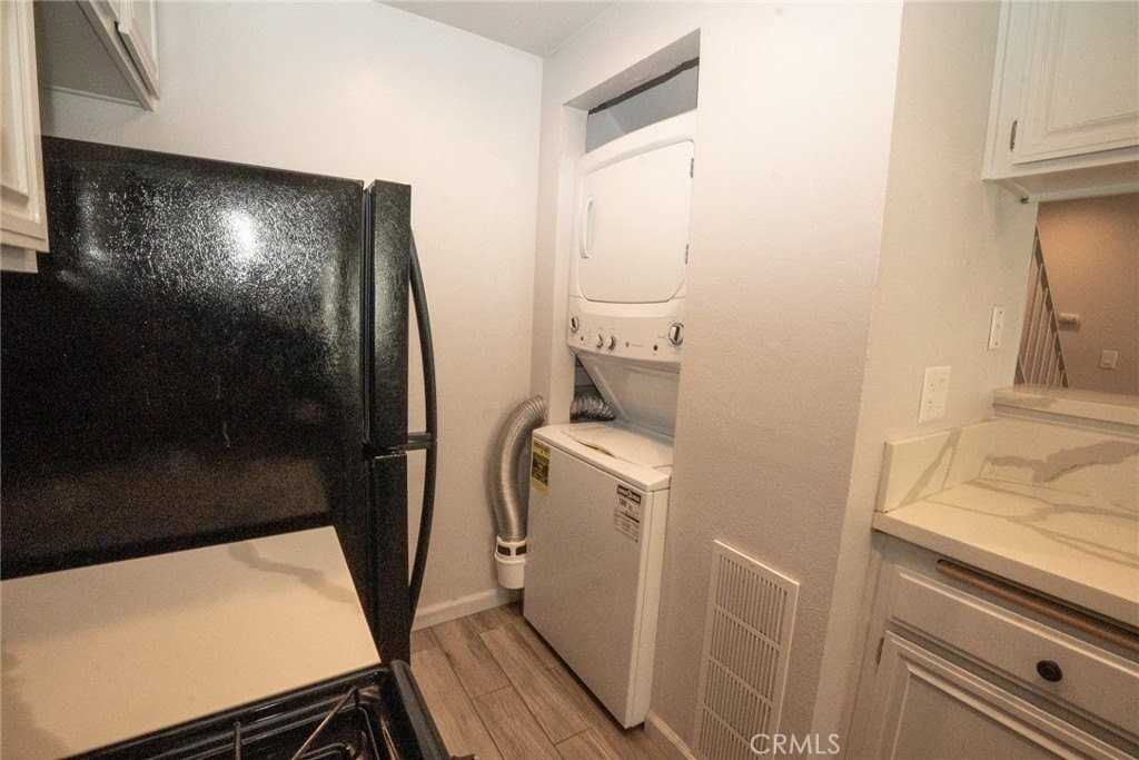 28059 Robin Ave - Photo 5 of 16