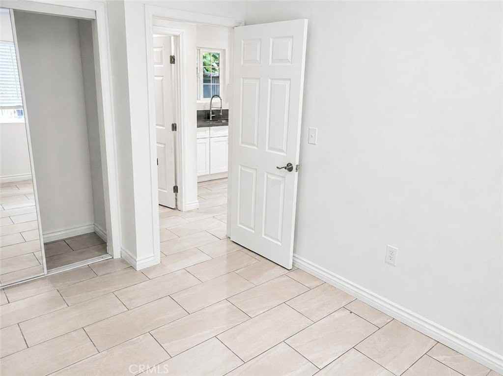 10117 Louise Ave - Photo 3 of 5