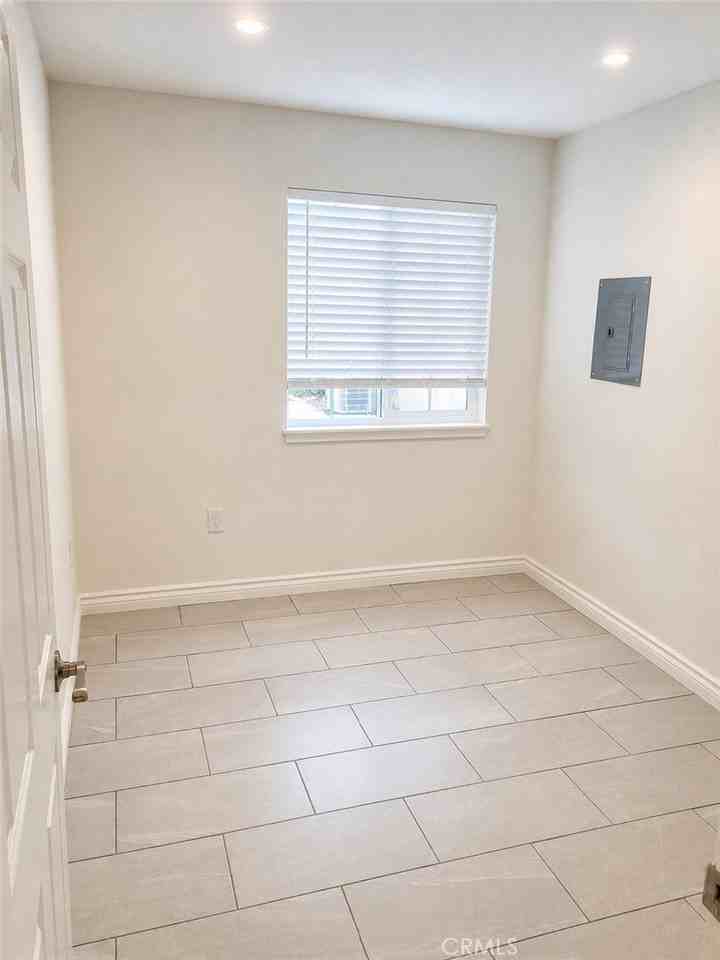 10117 Louise Ave - Photo 4 of 5