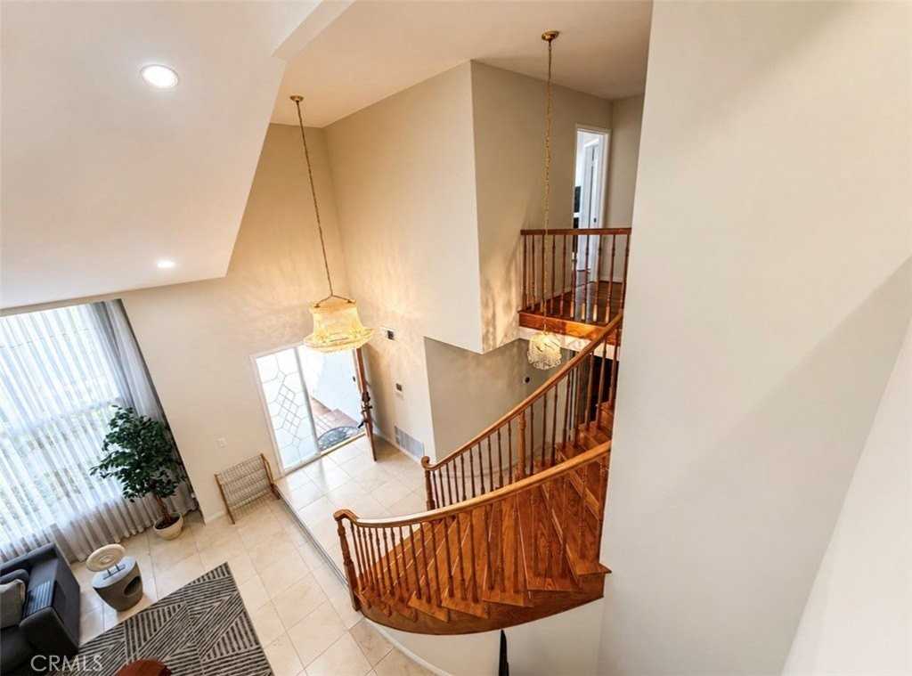 18210 Hatteras St - Photo 4 of 18