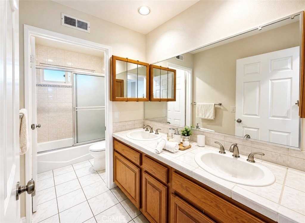 18210 Hatteras St - Photo 6 of 18