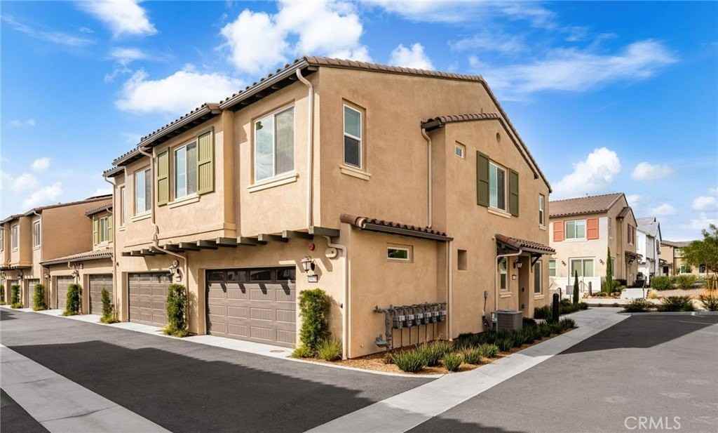 39438 Corvina Ln - Photo 3 of 37