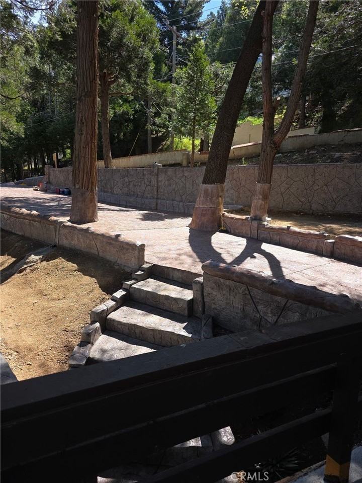 979 Venus Way - Photo 5 of 12
