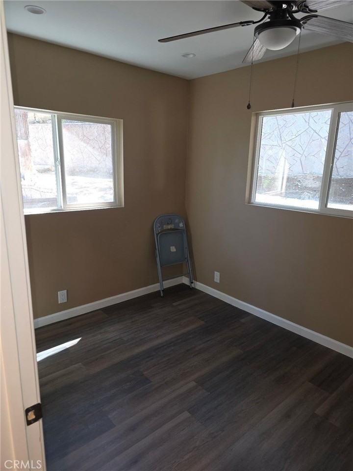 979 Venus Way - Photo 6 of 12