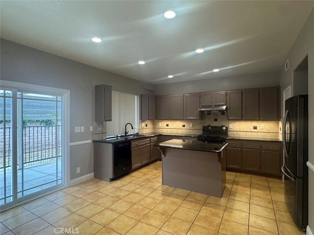 16305 E Cherry Blossom Ln - Photo 6 of 14