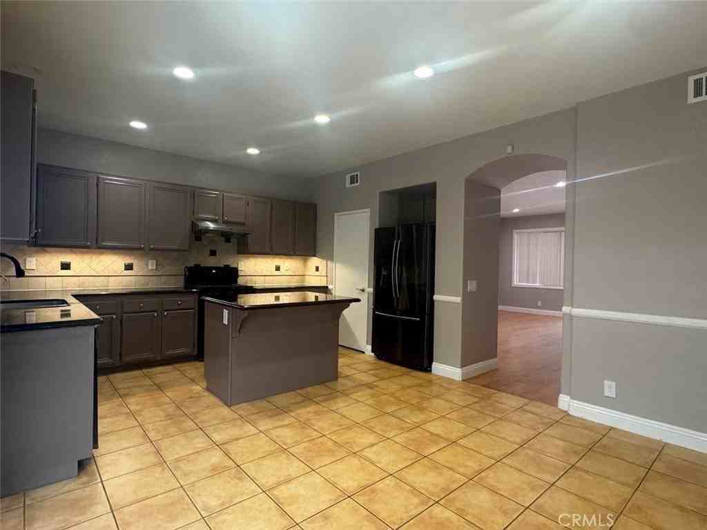 16305 E Cherry Blossom Ln - Photo 7 of 14