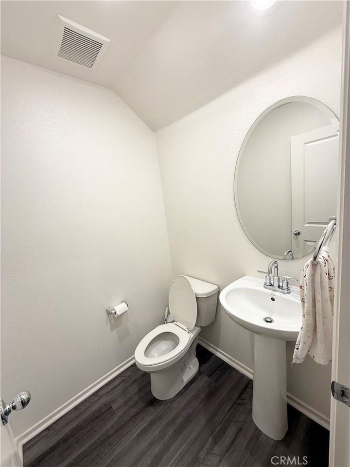5331 Mariner Ln - Photo 3 of 23