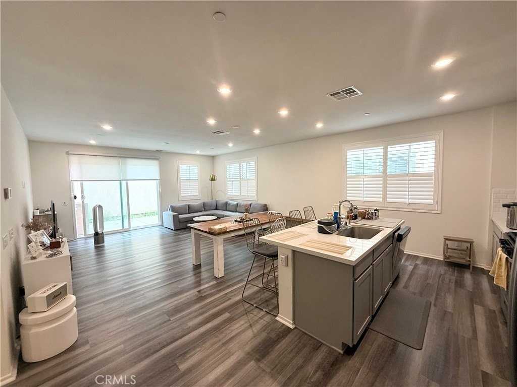 5331 Mariner Ln - Photo 4 of 23