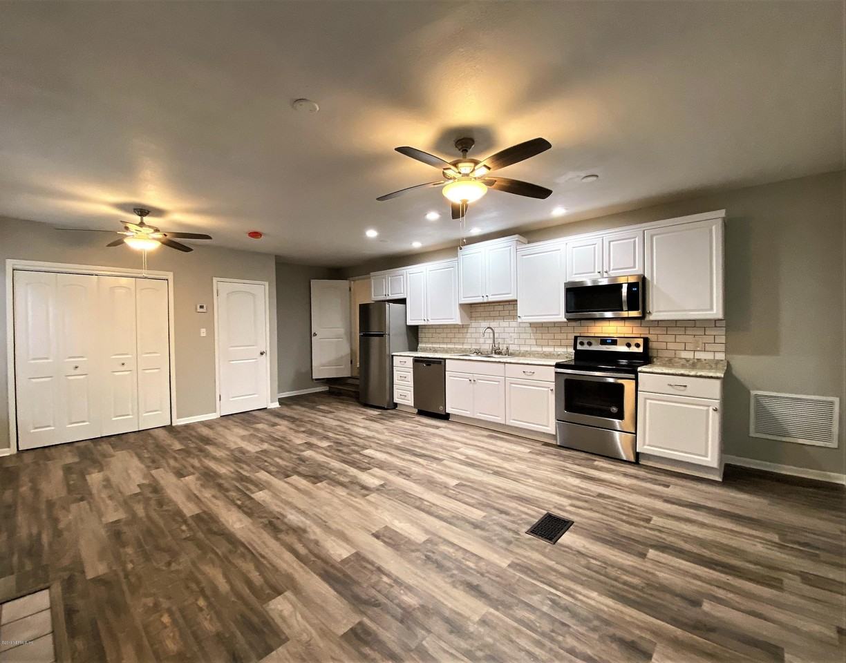 2818 Herschel St #1 - Photo 5 of 12