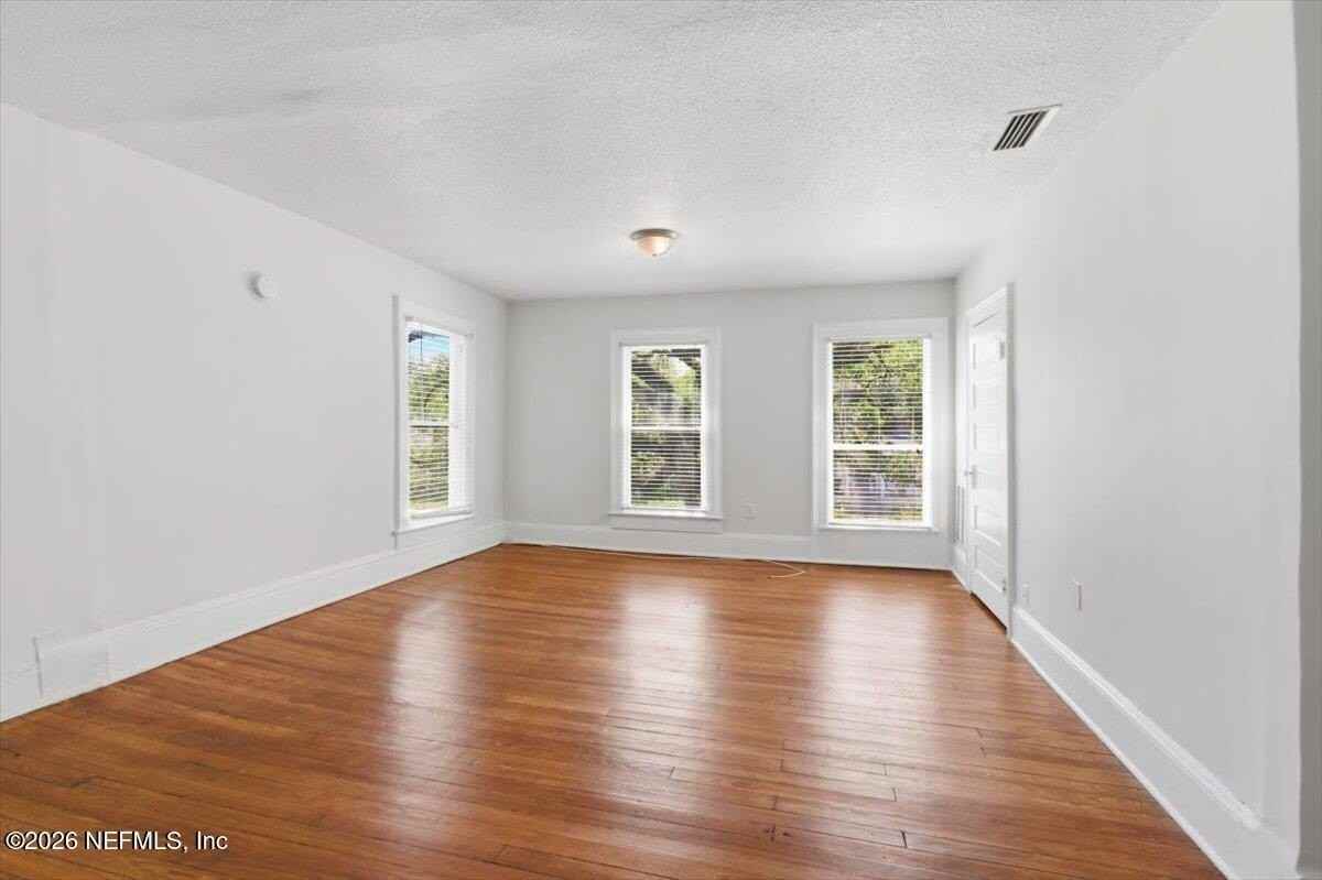 2837 Lydia St - Photo 3 of 13